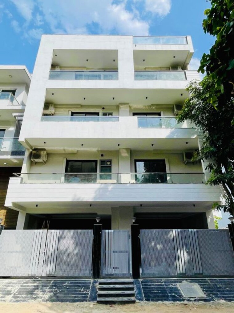 Exterior View, dlf phase v 2 Bedroom 180 Sq.Yd. Builder Floor In Dlf Phase V Gurgaon 10535358