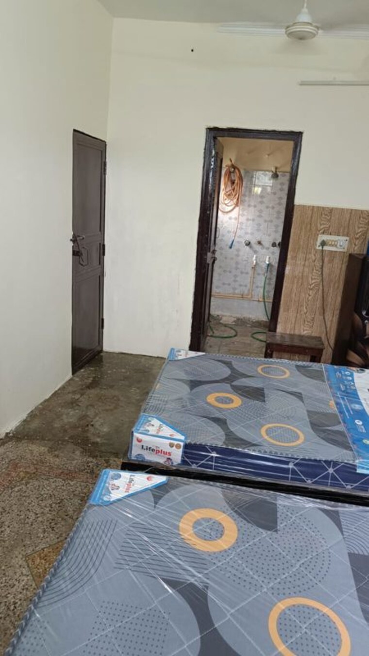 Bedroom, beta i greater noida 1 RK 450 Sq.Ft. Independent House In Beta I Greater Noida Greater Noida 10535362