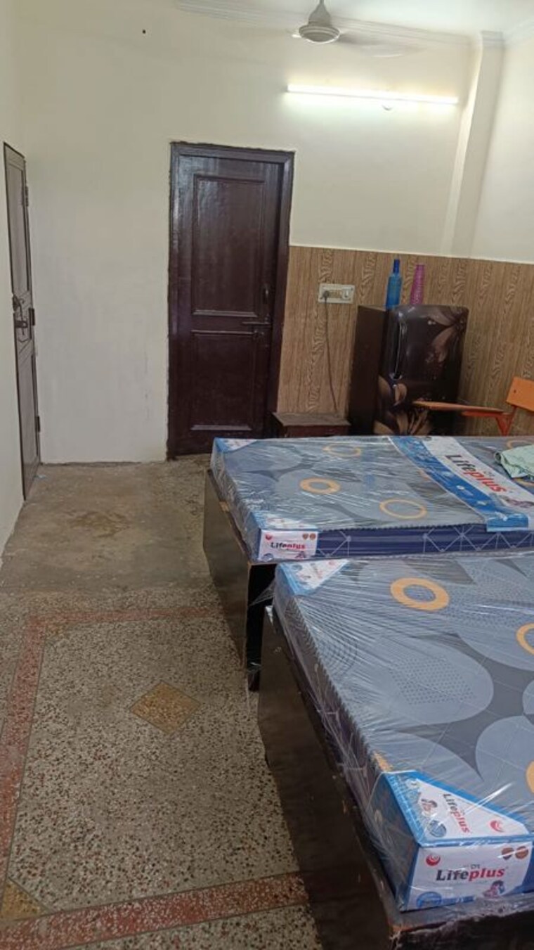 Bedroom, beta i greater noida 1 RK 450 Sq.Ft. Independent House In Beta I Greater Noida Greater Noida 10535362