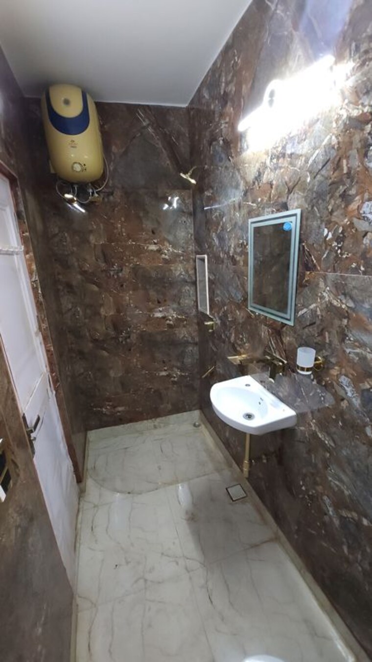 Bathroom, vasant enclave 2 Bedroom 1100 Sq.Ft. Builder Floor In Vasant Enclave Delhi 10535371