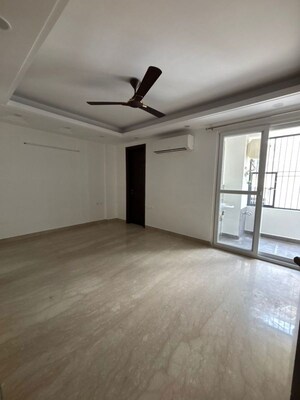 Room in 3 BHK Builder Floor at Green Park – for Rent