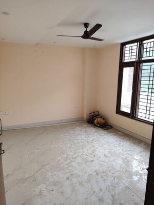 Room in 2 BHK Builder Floor at RWA Apartments, Sector 31 – for Rent