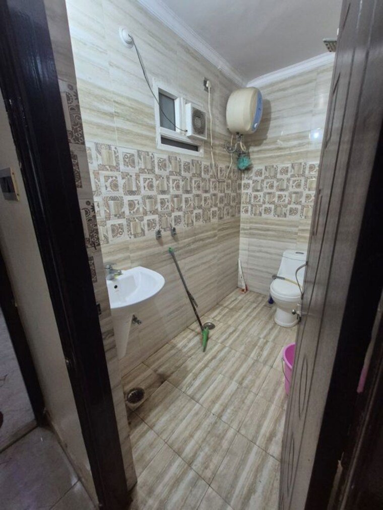 Bathroom, bcc-residency 3 Bedroom 1900 Sq.Ft. Apartment In Hazratganj Lucknow 10535390