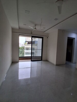 Room in 2 BHK Apartment at Liberty Garden, Malad West – for Rent