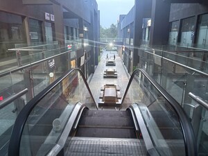  Shop – Exterior View View at Paras Trade Centre, Sector 65 - for Rent