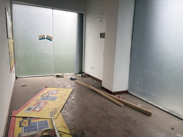 Room, paras-trade-centre Commercial Shop 429 Sq.Ft. In Sector 65 Gurgaon 10535402