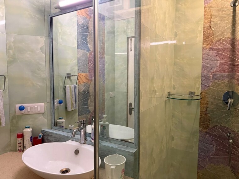 Bathroom, eldeco-mansionz 5 Bedroom 260 Sq.Yd. Villa In Sector 48 Gurgaon 10535417