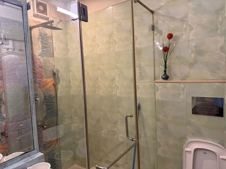 Bathroom, eldeco-mansionz 5 Bedroom 260 Sq.Yd. Villa In Sector 48 Gurgaon 10535417