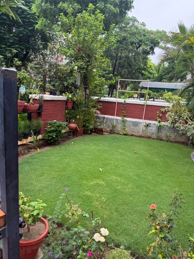 Garden, eldeco-mansionz 5 Bedroom 260 Sq.Yd. Villa In Sector 48 Gurgaon 10535417