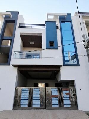 3.5 BHK Independent House For Sale in Gomti Nagar