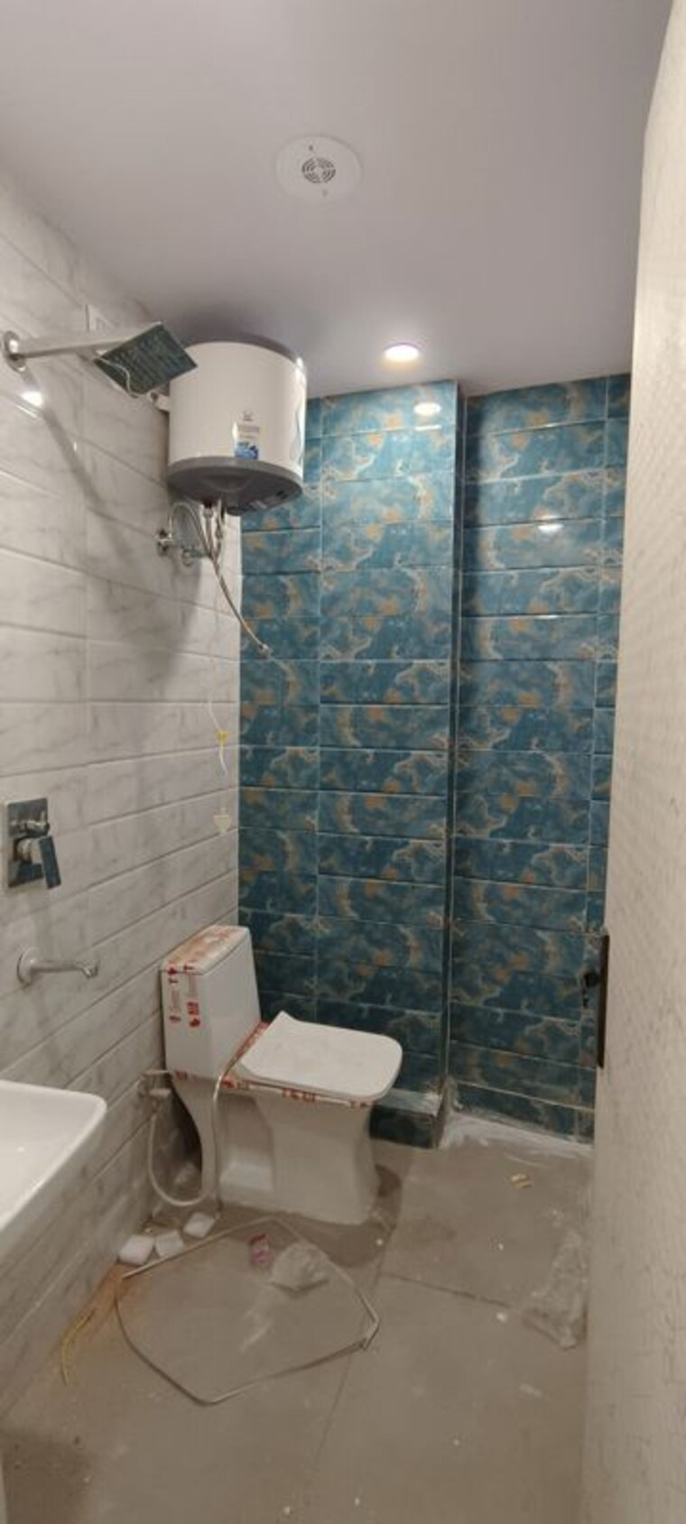 Bathroom, dwarka mor 2 Bedroom 60 Sq.Yd. Builder Floor In Dwarka Mor Delhi 10535451