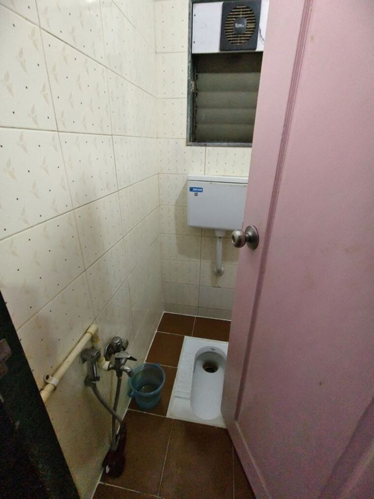 Bathroom, sanjay-gandhi-nagar-chs 1 Bedroom 400 Sq.Ft. Apartment In Malad East Mumbai 10535446