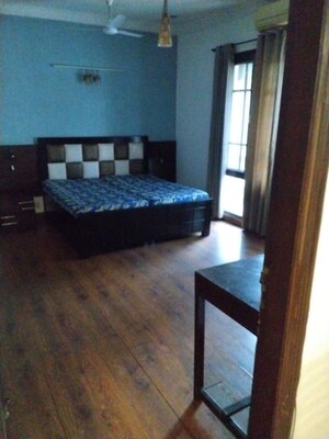 Living Room in 2 BHK Builder Floor at Dlf Phase I – for Rent