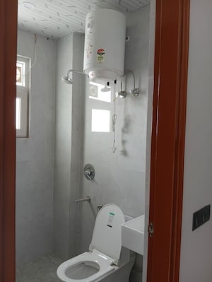 Bathroom in 1 RK Independent House at Sector 21 – for Rent
