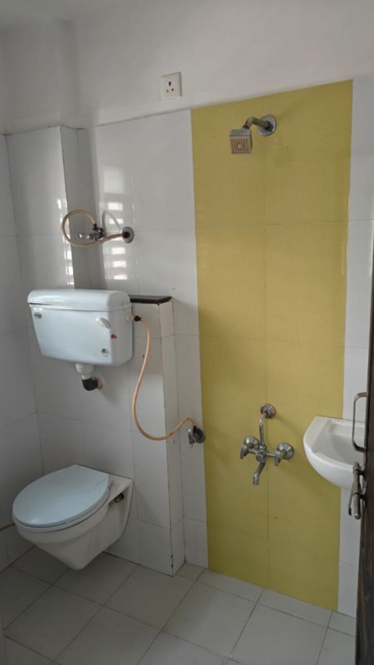 Bathroom, sg-sai-shrushti-apartment 2 Bedroom 934 Sq.Ft. Apartment In Ashoknagar Nashik 10535492