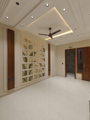 Room in 4 BHK Builder Floor at Indrapuram – for Sale