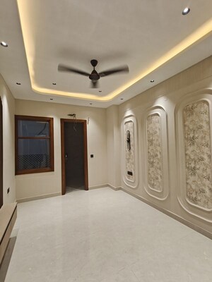 Building Lobby in 4 BHK Builder Floor at Indrapuram – for Sale
