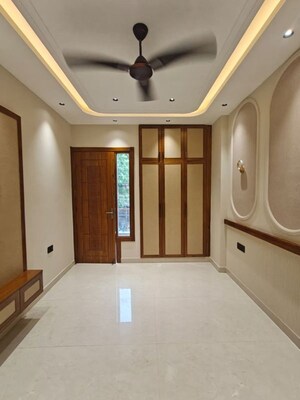 Building Lobby in 4 BHK Builder Floor at Indrapuram – for Sale