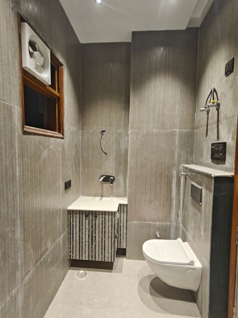 Bathroom, indrapuram 4 Bedroom 2150 Sq.Ft. Builder Floor In Indrapuram Ghaziabad 10535493