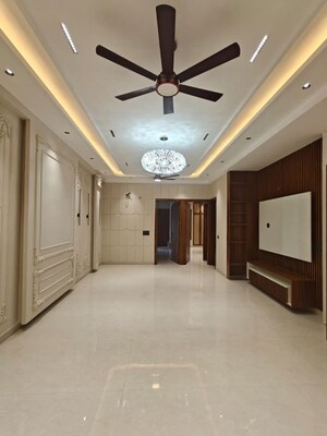 Room in 4 BHK Builder Floor at Indrapuram – for Sale