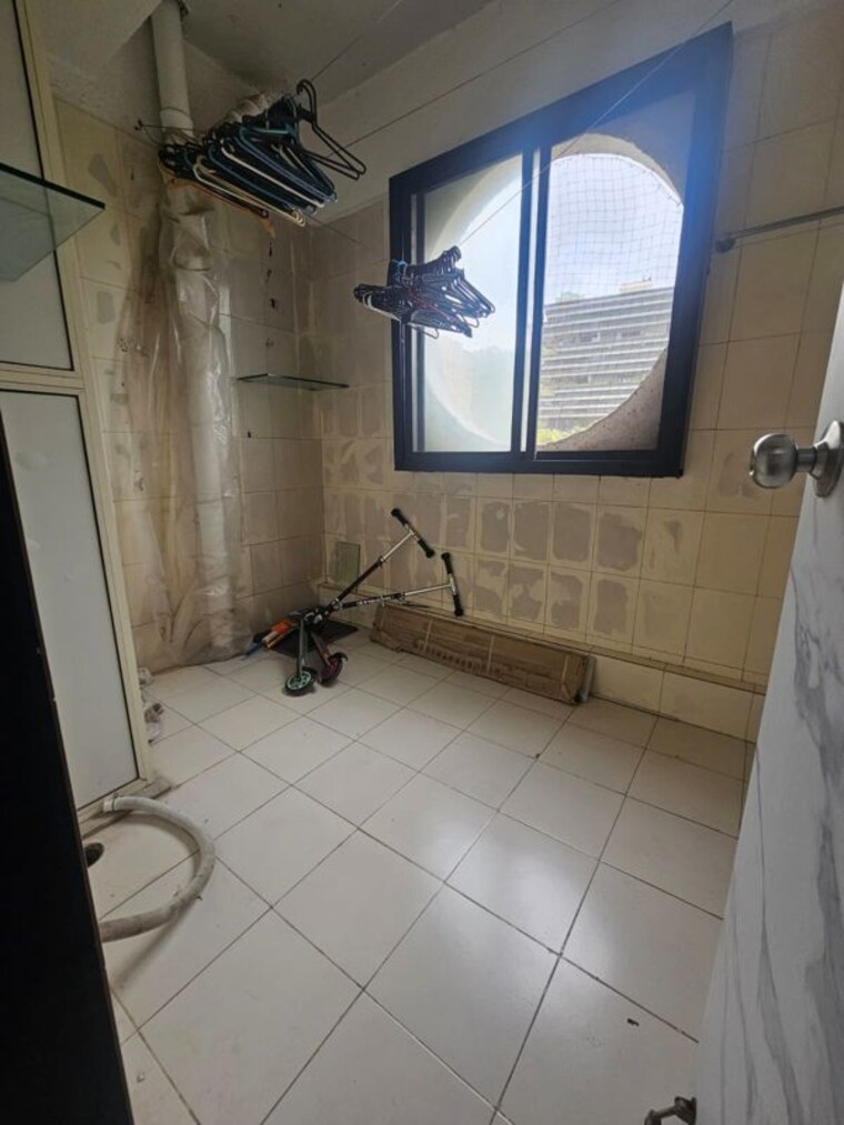 Attached Bathroom, hiranandani-gardens-lake-castle 3 Bedroom 1470 Sq.Ft. Apartment In Powai Mumbai 10535501