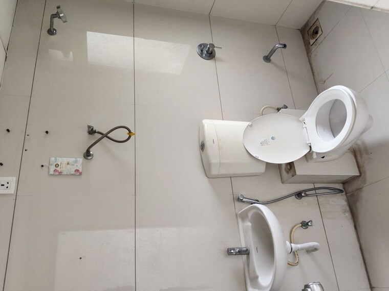 Bathroom, chandkheda 2 Bedroom 1200 Sq.Ft. Apartment In Chandkheda Ahmedabad 10535507