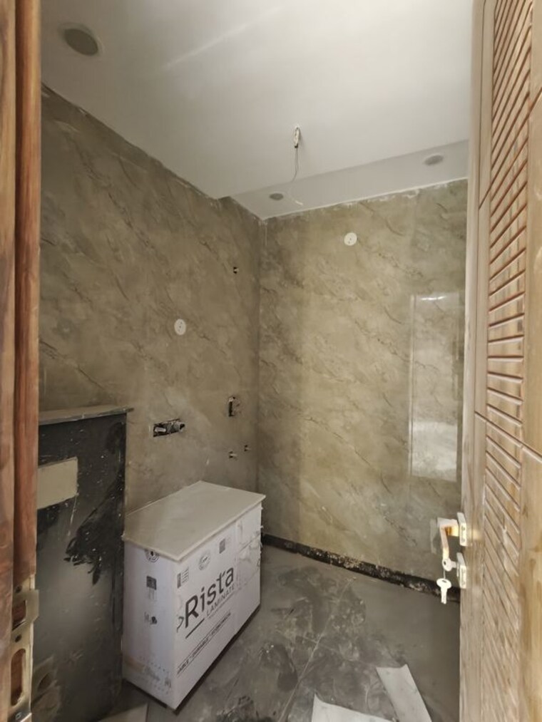 Bathroom, indrapuram 5 Bedroom 3700 Sq.Ft. Builder Floor In Indrapuram Ghaziabad 10535506