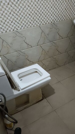 Bathroom in 1.5 BHK Builder Floor at Suncity Township Gurgaon, Sector 54 – for Rent