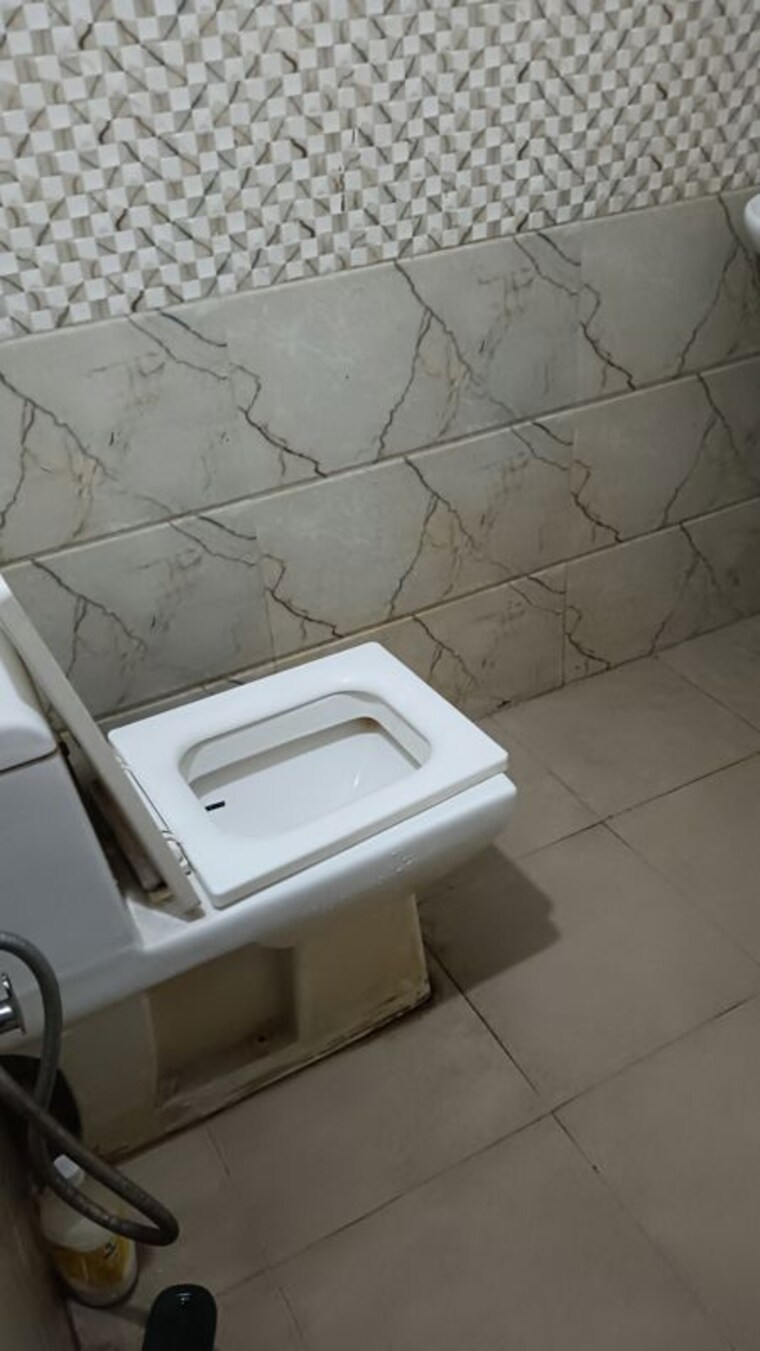 Bathroom, suncity-township-gurgaon 1.5 Bedroom 594 Sq.Ft. Builder Floor In Sector 54 Gurgaon 10535513