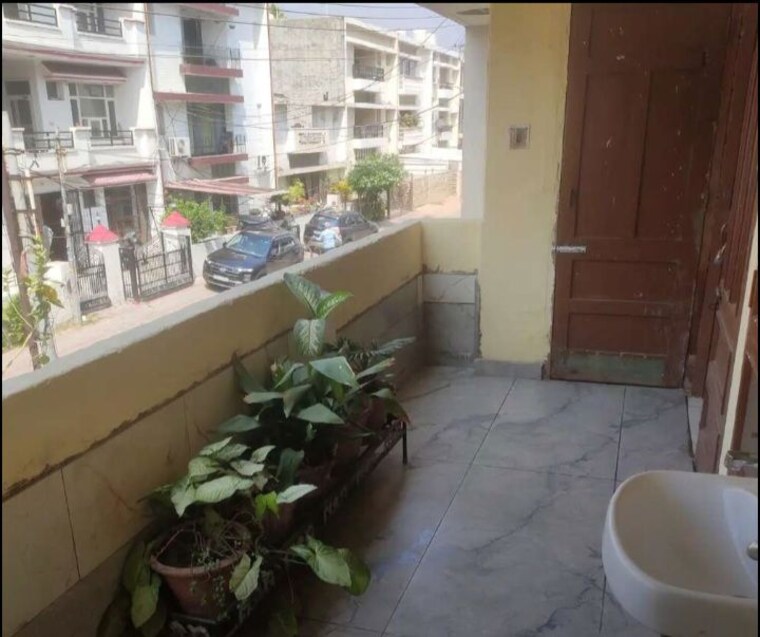  Parking, sector 35 3 Bedroom 1000 Sq.Ft. Builder Floor In Sector 35 Chandigarh 10535515
