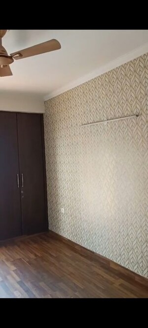Room in 3.5 BHK Apartment at Antriksh Golf View, Sector 78 – for Rent
