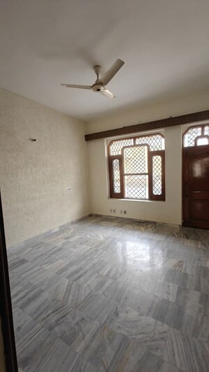 Room in 3 BHK Builder Floor at Sector 10 – for Rent