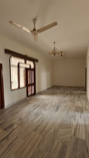 Living Room in 3 BHK Builder Floor at Sector 10 – for Rent
