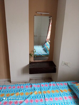 Bedroom in 3 BHK Apartment at Nehru Nagar – for Rent