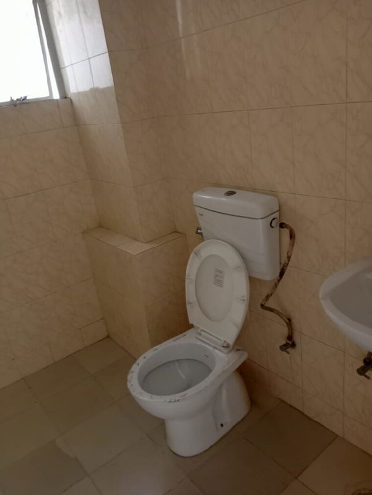 Bathroom, zara-aavaas 2 Bedroom 648 Sq.Ft. Apartment In Sector 104 Gurgaon 10535586