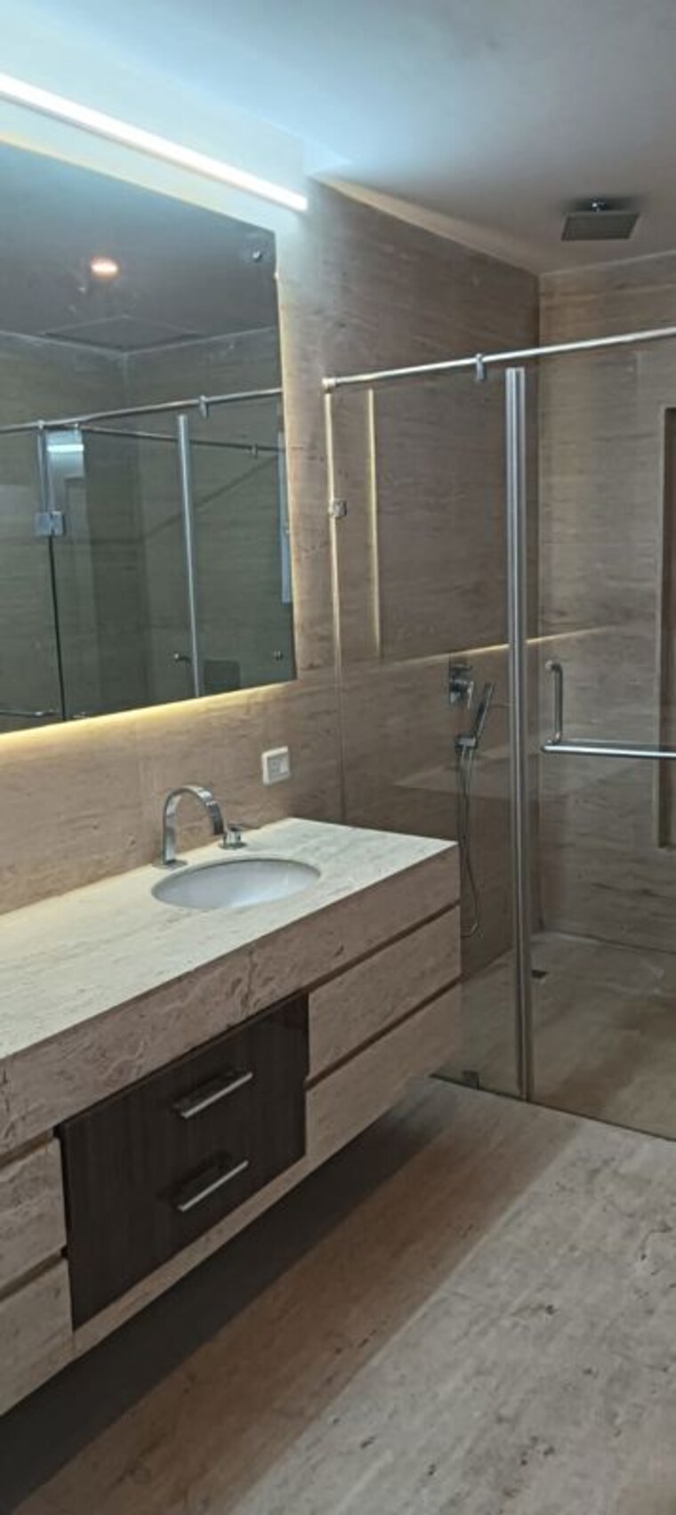 Washroom, paras-quartier 4 Bedroom 6000 Sq.Ft. Apartment In Gwal Pahari Gurgaon 10535568