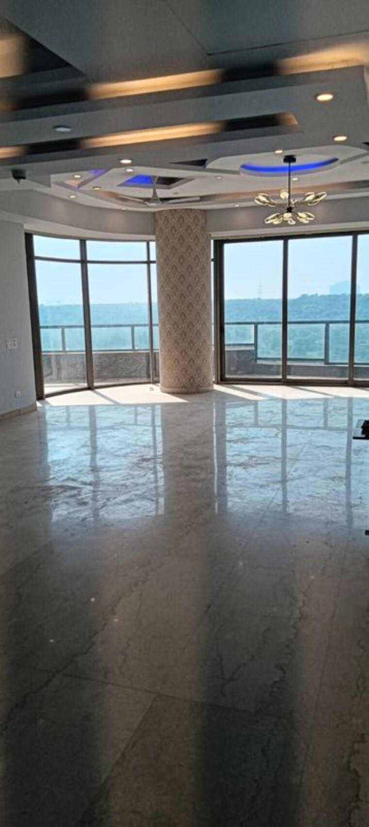 Living Room, paras-quartier 4 Bedroom 6000 Sq.Ft. Apartment In Gwal Pahari Gurgaon 10535568