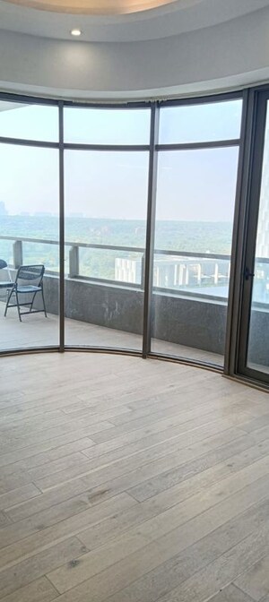 Room in 4 BHK Apartment at Paras Quartier, Gwal Pahari – for Rent