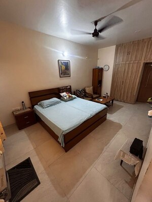 Team Area in 6 BHK Independent House at Sector 9 – for Sale