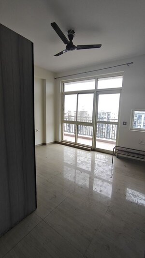 Room in 4 BHK Apartment at Omaxe Heights, Sector 86 – for Rent