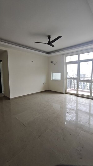 Room in 4 BHK Apartment at Omaxe Heights, Sector 86 – for Rent