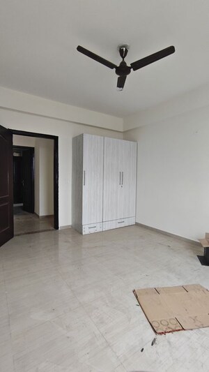 Room in 4 BHK Apartment at Omaxe Heights, Sector 86 – for Rent
