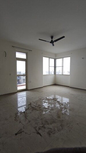 Room in 4 BHK Apartment at Omaxe Heights, Sector 86 – for Rent
