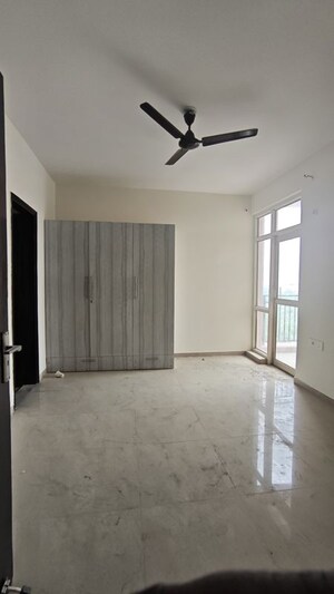 Room in 4 BHK Apartment at Omaxe Heights, Sector 86 – for Rent