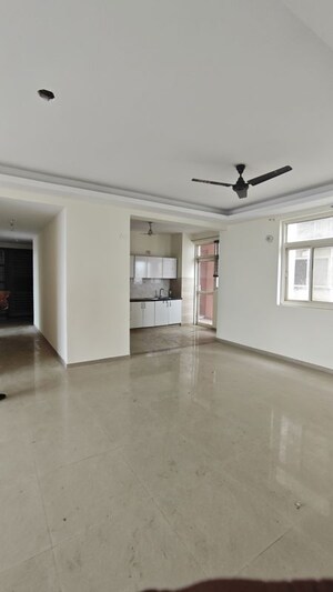Room in 4 BHK Apartment at Omaxe Heights, Sector 86 – for Rent