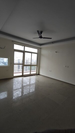 Room in 4 BHK Apartment at Omaxe Heights, Sector 86 – for Rent