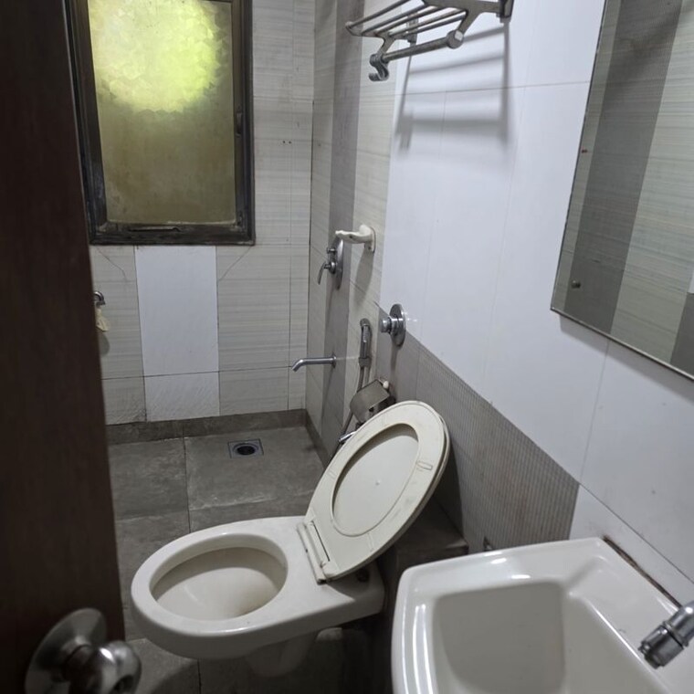 Bathroom, swastik-park 2 Bedroom 936 Sq.Ft. Apartment In Chembur Mumbai 10535659