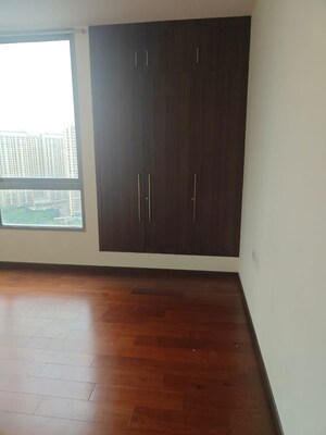 Room in 3 BHK Apartment at Piramal Vaikunth, Balkum Pada – for Sale