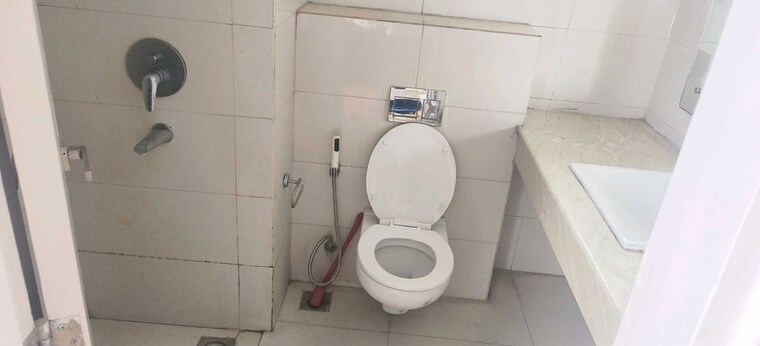 Bathroom, sector 23 2 Bedroom 2500 Sq.Ft. Builder Floor In Sector 23 Gurgaon 10535726
