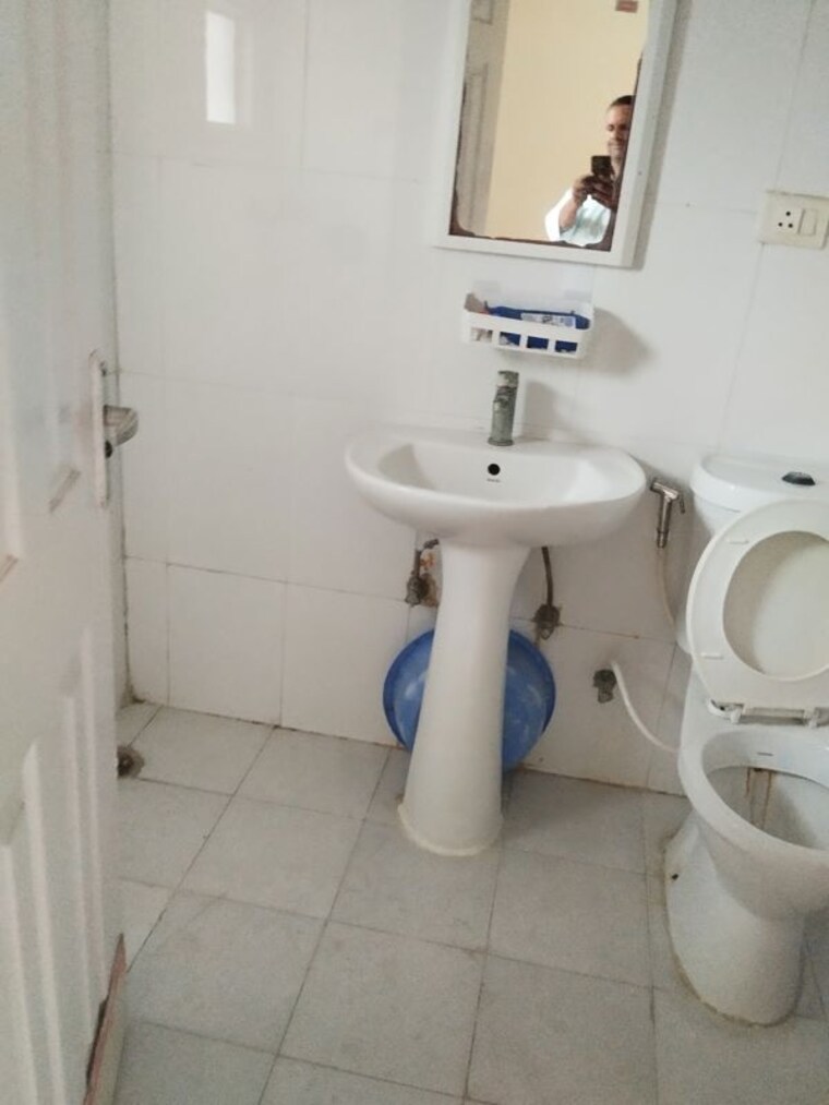 Bathroom, supertech-cape-town 2 Bedroom 930 Sq.Ft. Apartment In Sector 74 Noida 10535664